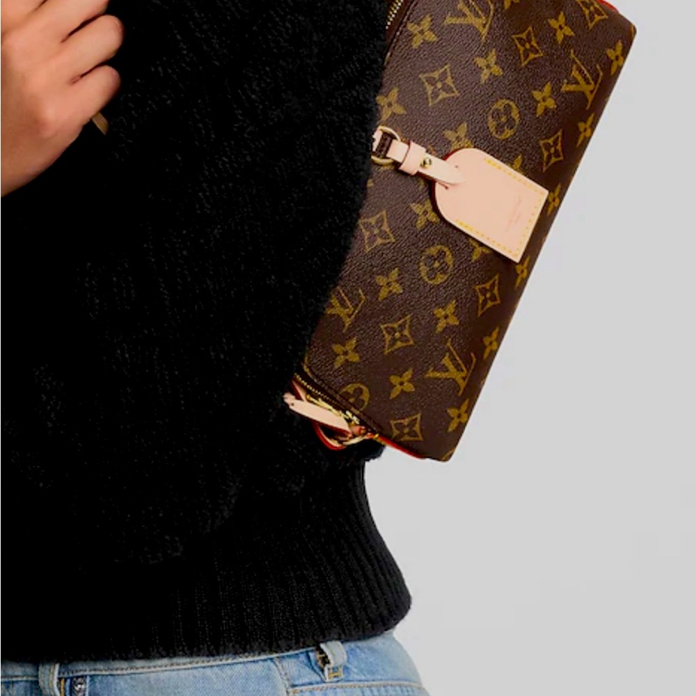 Authentic stunning brand new Louis Vuitton Monogram Brown purse w/unique lining